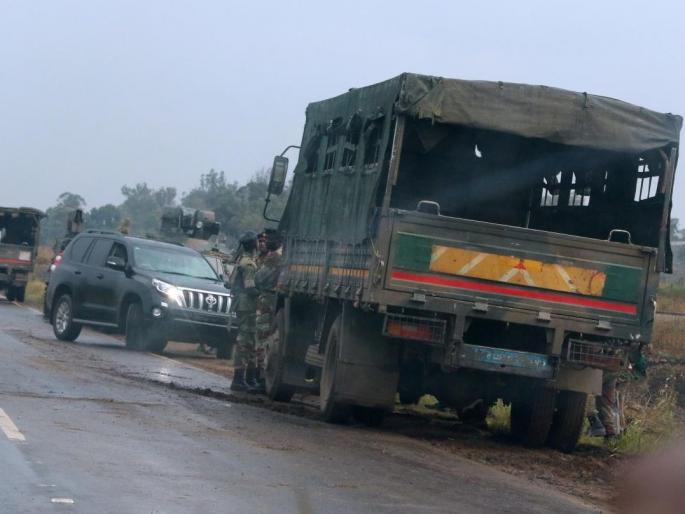 Zimbabwe's military raising signs, 9400 Indians safe |  झिम्बाब्वेमध्ये लष्करी उठावाची चिन्हे, 9400 भारतीय सुरक्षित