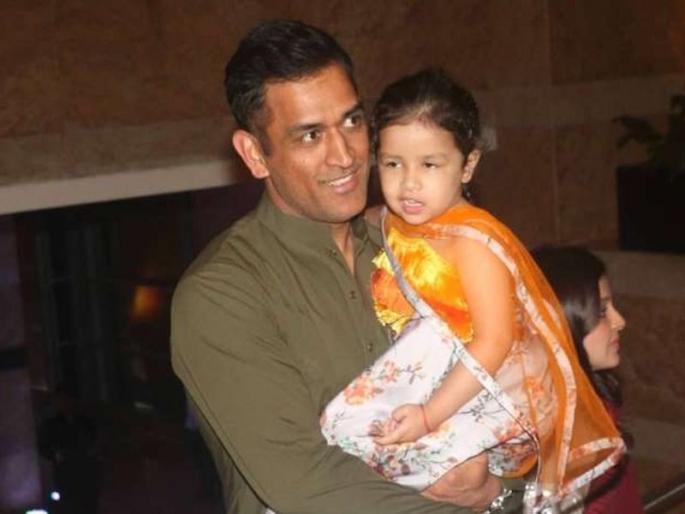 ms dhoni dance moves daughter ziva video ziva singh dhoni teaching dance steps her father | Video - ... आता धोनी घेणार झिवाकडून धडे