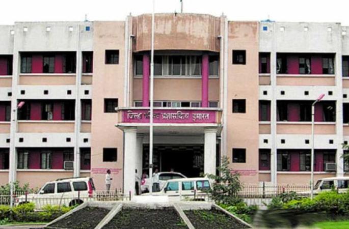 The charge of the post of Deputy Engineer was handed over to the junior | ज्येष्ठाला डावलून कनिष्ठाकडे सोपविला उपअभियंता पदाचा प्रभार The charge of the post of Deputy Engineer was handed over to the junior | ज्येष्ठाला डावलून कनिष्ठाकडे सोपविला उपअभियंता पदाचा प्रभार