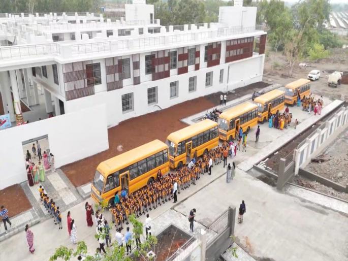pune news The admission process of Jyoti Savitri Zilla Parishad School in Khanwadi, Purandar, is in controversy. | पुरंदरच्या खानवडीतील 'ज्योती सावित्री' जिल्हा परिषद शाळेची प्रवेश प्रक्रिया वादात pune news The admission process of Jyoti Savitri Zilla Parishad School in Khanwadi, Purandar, is in controversy. | पुरंदरच्या खानवडीतील 'ज्योती सावित्री' जिल्हा परिषद शाळेची प्रवेश प्रक्रिया वादात