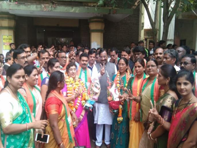 Chandurpur Zilla Parishad chairperson Sandhya Gurnele and vice-president Rekha Karekar | चंद्रपूर जिल्हा परिषदेच्या अध्यक्षपदी संध्या गुरनुले तर उपाध्यक्षपदी रेखा कारेकार Chandurpur Zilla Parishad chairperson Sandhya Gurnele and vice-president Rekha Karekar | चंद्रपूर जिल्हा परिषदेच्या अध्यक्षपदी संध्या गुरनुले तर उपाध्यक्षपदी रेखा कारेकार