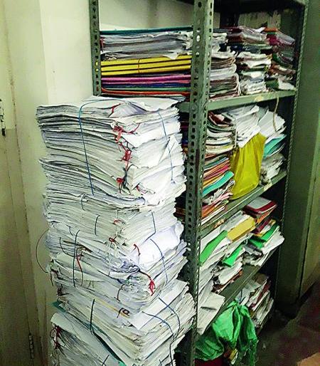 Secondary education department in Nagpur is uncontrolled | नागपुरातील माध्यमिक शिक्षण विभाग अनियंत्रित Secondary education department in Nagpur is uncontrolled | नागपुरातील माध्यमिक शिक्षण विभाग अनियंत्रित