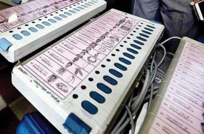 Abba, Daji, will also appear on EVM | आबा, दाजी, तात्याही दिसणार ईव्हीएमवर Abba, Daji, will also appear on EVM | आबा, दाजी, तात्याही दिसणार ईव्हीएमवर