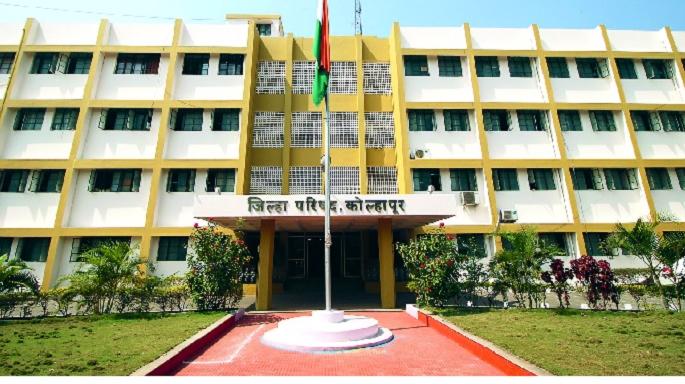 The atmosphere was heated by 'slopes' of change | जिल्हा परिषदेत खळबळ : बदल्यांतील ‘ढपल्या’वरून वातावरण तापले The atmosphere was heated by 'slopes' of change | जिल्हा परिषदेत खळबळ : बदल्यांतील ‘ढपल्या’वरून वातावरण तापले