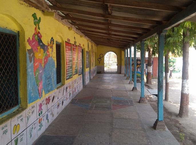 The number of teachers has reduced to 100 in ZP schools | पटसंख्या घसरल्याने १०० शिक्षकांची पदे घटली The number of teachers has reduced to 100 in ZP schools | पटसंख्या घसरल्याने १०० शिक्षकांची पदे घटली
