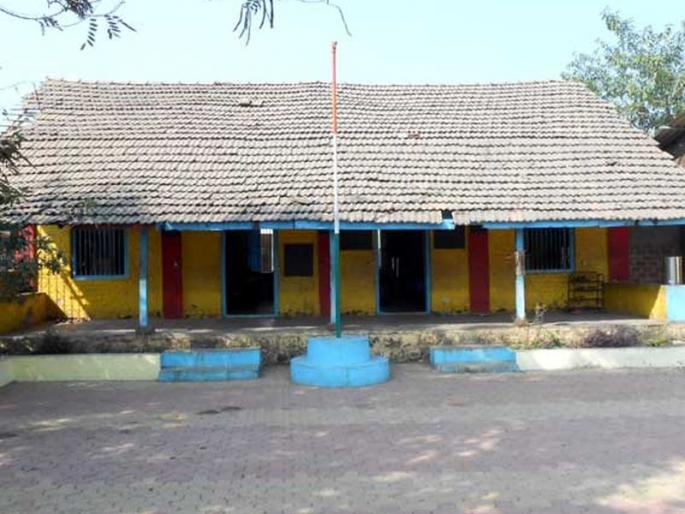 School started ... students also came ... but teachers are missing ... | शाळा सुरु झाल्या.. विद्यार्थीही आले... पण शिक्षकच आहेत गायब... School started ... students also came ... but teachers are missing ... | शाळा सुरु झाल्या.. विद्यार्थीही आले... पण शिक्षकच आहेत गायब...