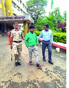 In the Zilla Parishad, the drinking of a drunken copper-pledged by the police: Drinking alcohol, | जिल्हा परिषदेत मद्यधुंंद लिपिकाचा धिंगाणा -पोलिसांनी घेतले ताब्यात : मद्यप्राशन अहवाल, In the Zilla Parishad, the drinking of a drunken copper-pledged by the police: Drinking alcohol, | जिल्हा परिषदेत मद्यधुंंद लिपिकाचा धिंगाणा -पोलिसांनी घेतले ताब्यात : मद्यप्राशन अहवाल,