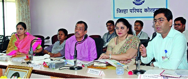 Sri Lankan Officer A meeting of the officials of the affected- | श्रीलंकन अधिकारी जि. प.च्या योजनांनी प्रभावित-पाच अधिकाऱ्यांच्या पथकाची भेट