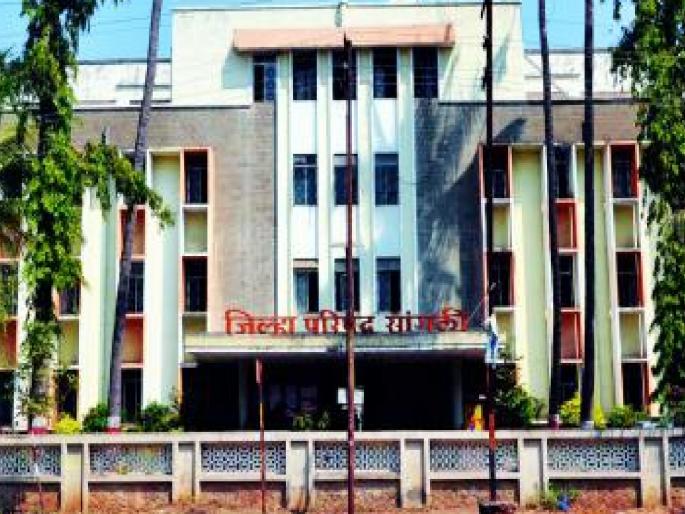 Teacher threatened to jump from Sangli Zilla Parishad building for transfer | बदलीसाठी सीईओंसमोर आकांडतांडव, सांगली जिल्हा परिषद इमारतीवरुन उडी टाकण्याची शिक्षिकेची धमकी Teacher threatened to jump from Sangli Zilla Parishad building for transfer | बदलीसाठी सीईओंसमोर आकांडतांडव, सांगली जिल्हा परिषद इमारतीवरुन उडी टाकण्याची शिक्षिकेची धमकी