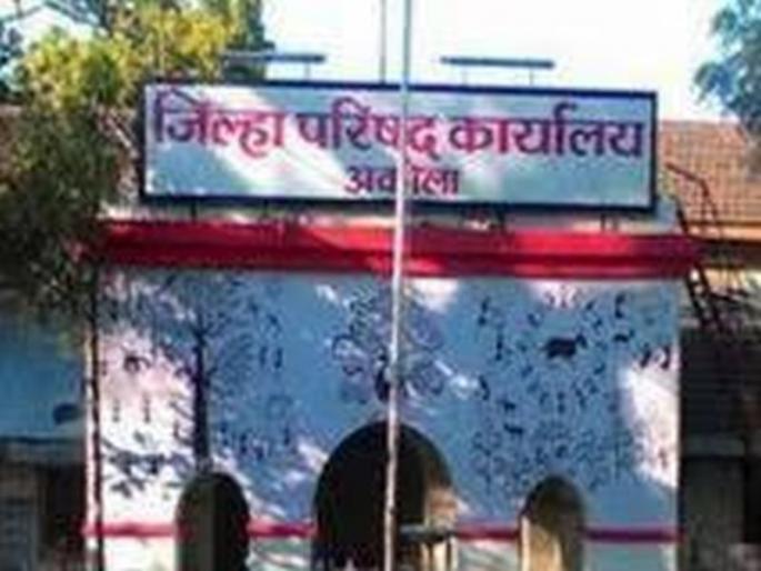 'CEOs visit; ३२ Officers and staff members found absent | ‘सीईओं’नी घेतली झाडाझडती; ३२ अधिकारी-कर्मचाऱ्यांची दांडी 'CEOs visit; ३२ Officers and staff members found absent | ‘सीईओं’नी घेतली झाडाझडती; ३२ अधिकारी-कर्मचाऱ्यांची दांडी