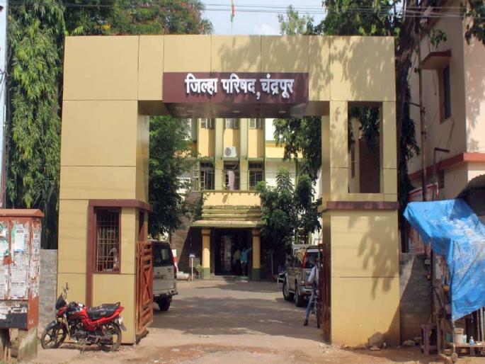 The horse field to fight ZP is further away; risk while spending money | झेडपी लढविण्यासाठी घोडामैदान आणखी दूरच; खर्च करतानाही होतेय दमछाक The horse field to fight ZP is further away; risk while spending money | झेडपी लढविण्यासाठी घोडामैदान आणखी दूरच; खर्च करतानाही होतेय दमछाक