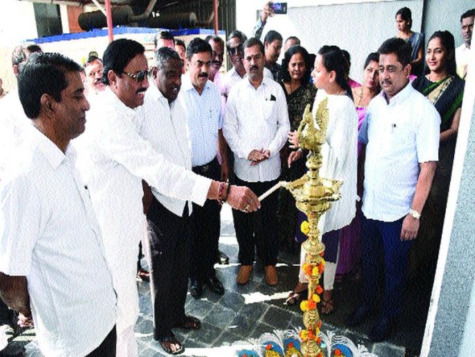 Zilla Parishad teachers honor after school board increases | शाळेतील पटसंख्या वाढल्यास जिल्हा परिषदेच्या शिक्षकांचा सन्मान Zilla Parishad teachers honor after school board increases | शाळेतील पटसंख्या वाढल्यास जिल्हा परिषदेच्या शिक्षकांचा सन्मान