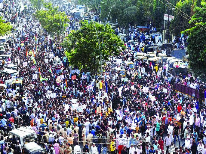 Organizers shouted in Mumbai crowd | मुंब्य्रातील गर्दीने आयोजक हबकले
