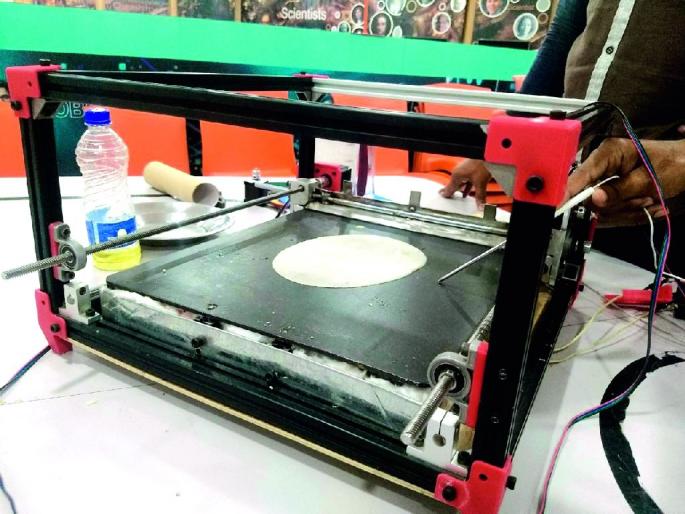 students from mechanical engineering has created electric dosa machine | आता मिनीटात 'क्रिस्पी टेस्टी डोसा' बनवणे झाले सोपे... कसे जाणून घ्या students from mechanical engineering has created electric dosa machine | आता मिनीटात 'क्रिस्पी टेस्टी डोसा' बनवणे झाले सोपे... कसे जाणून घ्या
