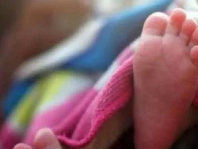 woman poisons one year old child and tries to commit suicide | सासू-सुनेच्या वादात चिमुकल्याचा बळी.. बाळाला विष पाजून मारलं, स्वत:ही प्यायली woman poisons one year old child and tries to commit suicide | सासू-सुनेच्या वादात चिमुकल्याचा बळी.. बाळाला विष पाजून मारलं, स्वत:ही प्यायली