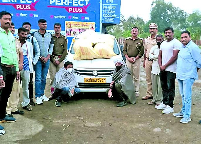 butibori police seized worth 7.47 lakh of marijuana hidden under mask and sanitizer | मास्क व सॅनिटायझरच्या खाली लपविला ७.४७ लाखांचा गांजा, दोन अटकेत