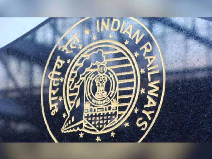 Railway officers' love for Hindi is secondary thing, true love for English | रेल्वे अधिकाऱ्यांचे हिंदीवरचे प्रेम पुतनामावशीचे, खरी माया इंग्रजीवरच