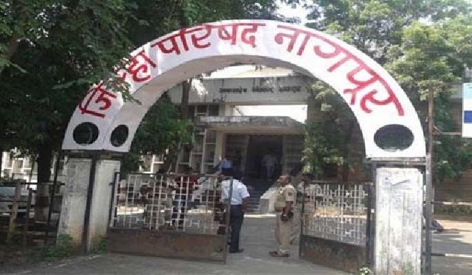 The chair and nameplate were maintained by the potter | खुर्ची आणि नेमप्लेट कुंभारेंनी राखली कायम; पतीऐवजी पत्नीच्या गळ्यात पडणार उपाध्यक्षपदाची माळ? The chair and nameplate were maintained by the potter | खुर्ची आणि नेमप्लेट कुंभारेंनी राखली कायम; पतीऐवजी पत्नीच्या गळ्यात पडणार उपाध्यक्षपदाची माळ?