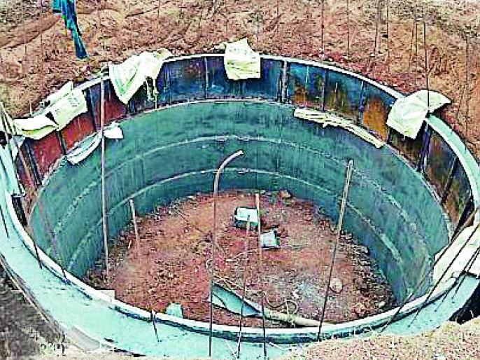 ५० वर सिंचन विहिरींची कामे अपूर्ण - Marathi News | The work of ...