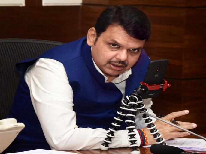 Chief Minister Review of 22 drought-affected districts in 6 days by mobile | मुख्यमंत्री ऑन मोबाईल...६ दिवसांत २२ दुष्काळग्रस्त जिल्ह्यांचा आढावा, अधिकाऱ्यांना सूचना Chief Minister Review of 22 drought-affected districts in 6 days by mobile | मुख्यमंत्री ऑन मोबाईल...६ दिवसांत २२ दुष्काळग्रस्त जिल्ह्यांचा आढावा, अधिकाऱ्यांना सूचना