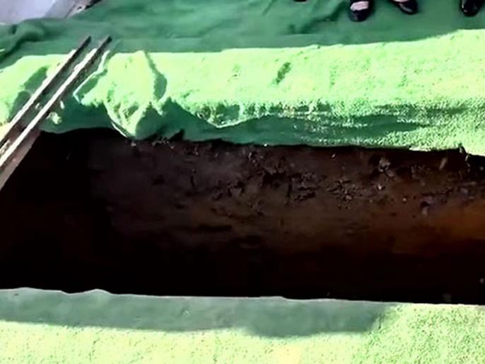 Video दफन केल्यानंतर कबरेतून येऊ लागला आवाज, 'मला बाहेर काढा