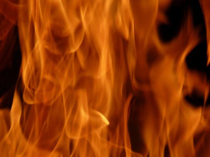 Fire in Goregaon Emerald Club; 6 people injured | गोरेगावात एमेरल्ड क्लबला आग; ६ जण जखमी Fire in Goregaon Emerald Club; 6 people injured | गोरेगावात एमेरल्ड क्लबला आग; ६ जण जखमी