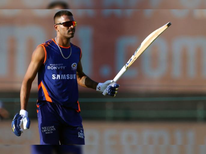 Mumbai Indians won't make Hardik Pandya bowl till 'the niggle cools off and he is comfortable' | IPL 2021 : ... तोपर्यंत हार्दिक पांड्या गोलंदाजी करणार नाही; MIच्या प्रशिक्षकांनी दिले महत्त्वाचे अपडेट्स Mumbai Indians won't make Hardik Pandya bowl till 'the niggle cools off and he is comfortable' | IPL 2021 : ... तोपर्यंत हार्दिक पांड्या गोलंदाजी करणार नाही; MIच्या प्रशिक्षकांनी दिले महत्त्वाचे अपडेट्स