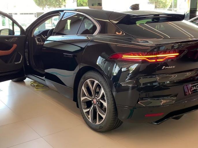 आजपासून भारतात सुरू झालं 'या' पॉवरफुल Electric Car चं बुकिंग; सिंगल चार्जमध्ये जाणार 470Kms