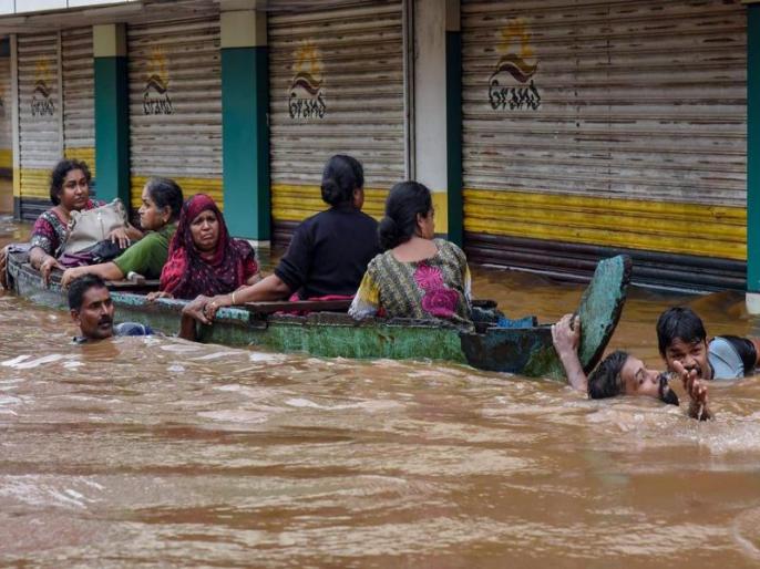 Kerala Floods Live : केरळला देशभरातून मदतीचा ओघ; काँग्रेसचे सर्वच आमदार ...