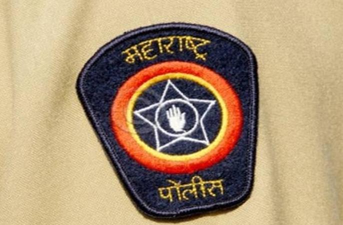 Criminal cases filed against twelve policeman who are absent for Lok Sabha election work | लोकसभा निवडणुकीच्या कामात गैरहजर राहणाऱ्या बारा पोलिसांवर गुन्हे दाखल Criminal cases filed against twelve policeman who are absent for Lok Sabha election work | लोकसभा निवडणुकीच्या कामात गैरहजर राहणाऱ्या बारा पोलिसांवर गुन्हे दाखल