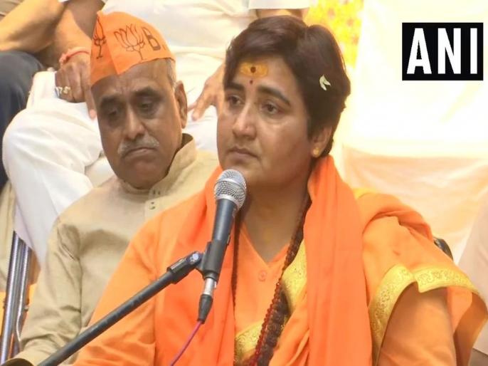 Pragya Singh Thakur alleging torture by jail officials | बॉम्बस्फोट घडवला हे वदवून घेण्यासाठी तुरुंगात झाला छळ, प्रज्ञा सिंह यांचा आरोप Pragya Singh Thakur alleging torture by jail officials | बॉम्बस्फोट घडवला हे वदवून घेण्यासाठी तुरुंगात झाला छळ, प्रज्ञा सिंह यांचा आरोप