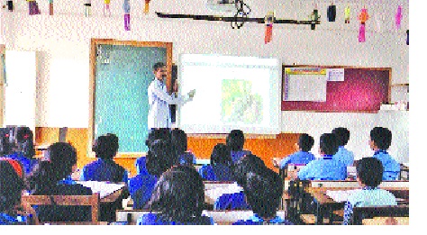 Karhad: Vidyenagar's Unidine School-Sagam School Program | à¤à¤±à¥à¤¹à¤¾à¤¡ : विदà¥à¤¯à¤¾à¤¨à¤à¤°à¤²à¤¾ बिनदपà¥à¤¤à¤°à¤¾à¤à¥ शाळा-सà¤à¤¾à¤® शाळà¥à¤à¤¾ à¤à¤ªà¤à¥à¤°à¤®
