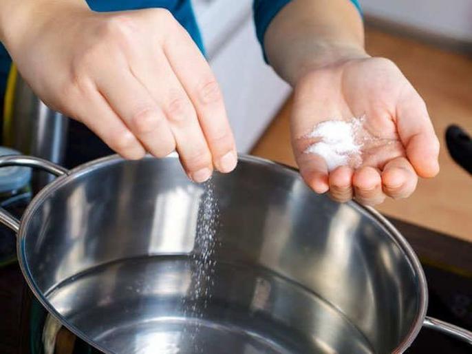 मिठाच्या पाण्याने रोज करा आंघोळ मग बघा कमाल! Marathi News benefits