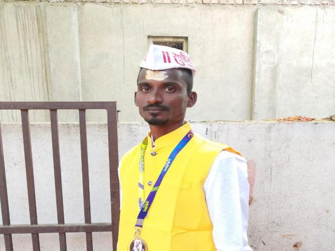 Snake friend has died due to snake bite in sewree | शिवडी कोळीवाड्यात सर्पदंशाने सर्पमित्राचा मृत्यू Snake friend has died due to snake bite in sewree | शिवडी कोळीवाड्यात सर्पदंशाने सर्पमित्राचा मृत्यू