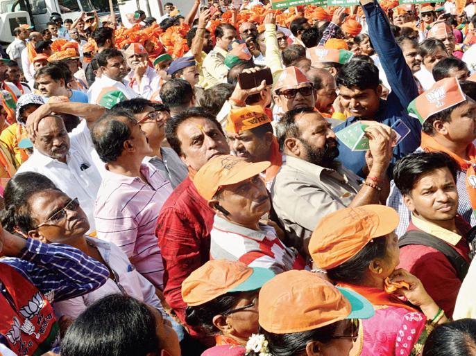 Election campaign to 'heat'; Workers were bazaar | निवडणुकीचा प्रचार ‘ताप’ला; कार्यकर्ते झाले उन्हाने बेजार Election campaign to 'heat'; Workers were bazaar | निवडणुकीचा प्रचार ‘ताप’ला; कार्यकर्ते झाले उन्हाने बेजार