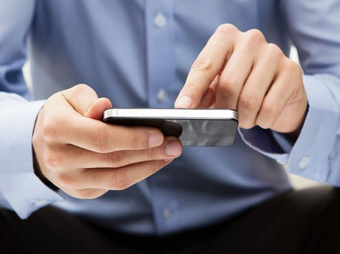 smartphone is helpful but also dangerous to health | सुविधेसोबतच समस्याही ठरतोय मोबाइल smartphone is helpful but also dangerous to health | सुविधेसोबतच समस्याही ठरतोय मोबाइल