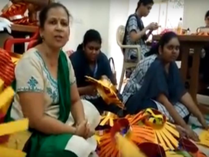 ठाण्यातील दिव्यांग मुलांचे हात गुंतलेत आकाश कंदील बनविण्यात Marathi