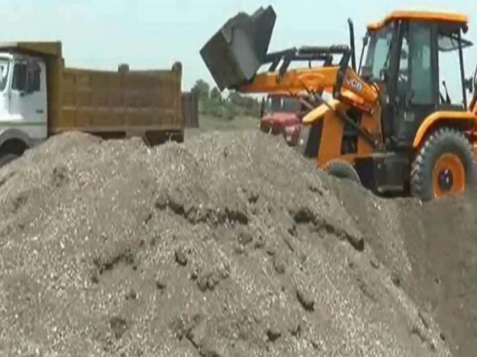 300 crore sand stolen from Chalisgaon taluka | à¤à¤¾à¤³à¥à¤¸à¤à¤¾à¤µ तालà¥à¤à¥à¤¯à¤¾à¤¤à¥à¤¨ ३०० à¤à¥à¤à¥à¤à¥ वाळॠà¤à¥à¤°à¥