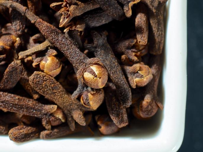 लवंगा खा आणि रोगप्रतिकारकशक्ती वाढवून सर्दी, खोकला, दातांच्या विकारांना ठेवा दूर Marathi News