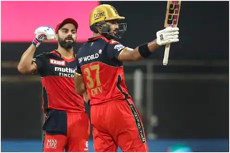 IPL 2021: On the door of a century, Devdutt Padikkal says, "Finish the match"; Virat Kohli's heart wining answer | IPL 2021 : शतकाच्या उंबरठ्यावर असताना पडिक्कल म्हणाला, ‘’मॅच संपवून टाक’’; कोहलीनं दिलं मन जिंकणारं उत्तर IPL 2021: On the door of a century, Devdutt Padikkal says, "Finish the match"; Virat Kohli's heart wining answer | IPL 2021 : शतकाच्या उंबरठ्यावर असताना पडिक्कल म्हणाला, ‘’मॅच संपवून टाक’’; कोहलीनं दिलं मन जिंकणारं उत्तर