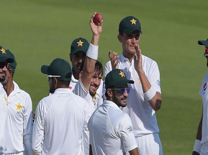 Pakistan's Yasir Shah becomes the fastest to 200 Test wickets | पाकिस्तानच्या गोलंदाजाने मोडला 82 वर्षांपूर्वीचा विक्रम Pakistan's Yasir Shah becomes the fastest to 200 Test wickets | पाकिस्तानच्या गोलंदाजाने मोडला 82 वर्षांपूर्वीचा विक्रम