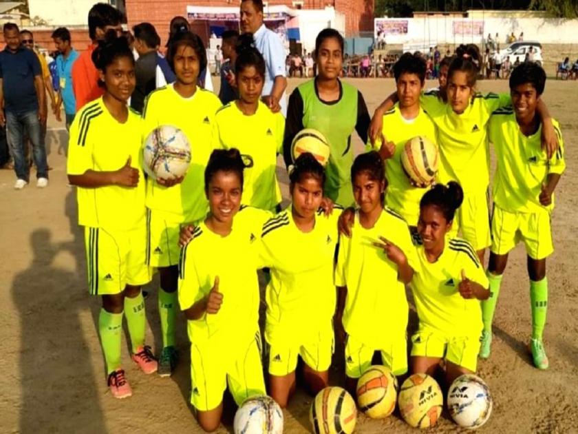 25 thousand was sold by parents, know the struggle of star football player girls in Jharkhand | Jharkhand women footballers: २५ हजारांत पालकांनी केली होती विक्री; यशामागे वेदनांचा डोंगर, जाणून घ्या देशातील स्टार फुटबॉलपटू मुलींचा संघर्ष