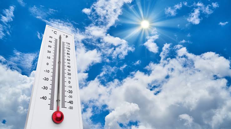 Pune temperature forty; Warning of heat wave in Vidarbha | पुण्याचे तापमान चाळीशीला; विदर्भात उष्णतेच्या लाटेचा इशारा