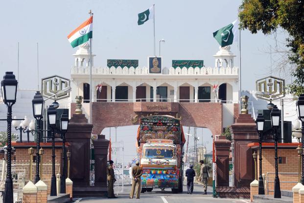 India suspends cross LoC trade with Pakistan | नियंत्रण रेषेवरील पाकसोबतचा व्यापार बंद, केंद्र सरकारने घेतला महत्त्वपूर्ण निर्णय 