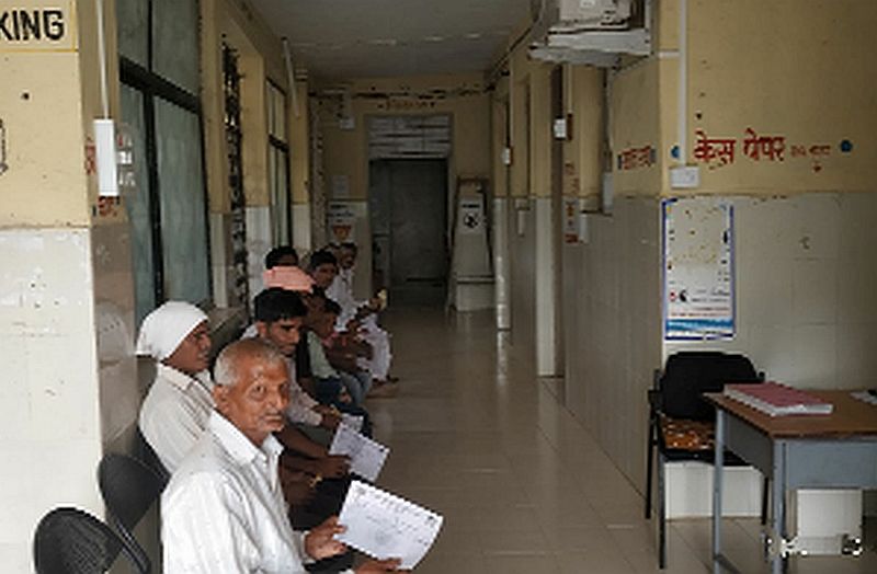  Health care fizz at the primary health center in Kapane | कापडणे येथील प्राथमिक आरोग्य केंद्रात आरोग्य सेवेचा फज्जा