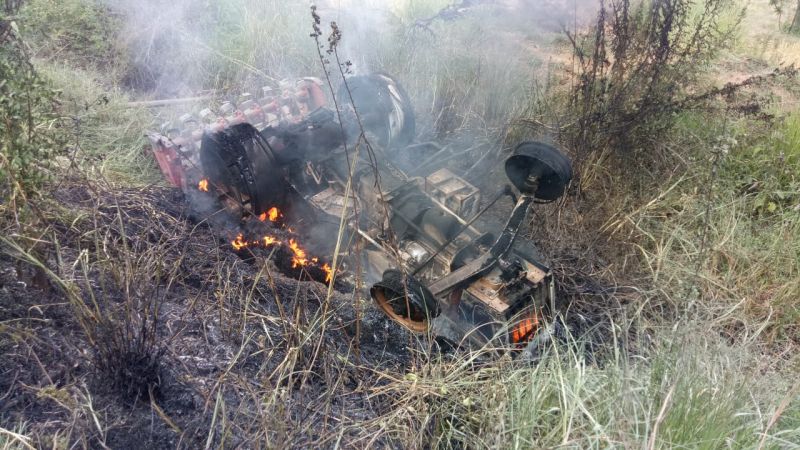 The overturned tractor caught fire; The owner and the driver died | उलटलेला ट्रॅक्टर पेटला; मालक व चालकाचा झाला कोळसा