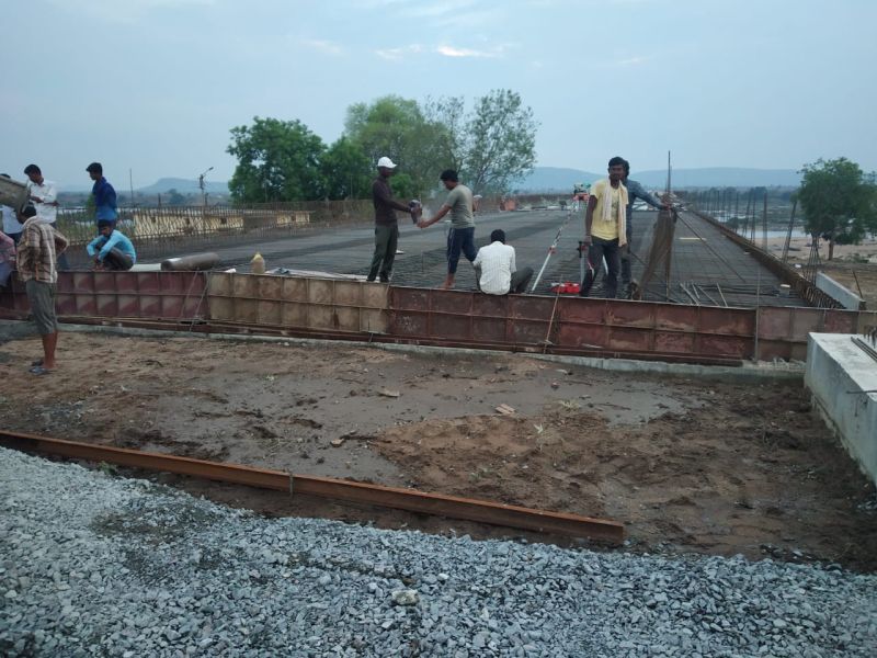 Bridge work on Pranhita river in Gadchiroli district is in final stage | गडचिरोली जिल्ह्यात प्राणहिता नदीवरील पुलाचे काम अंतिम टप्प्यात
