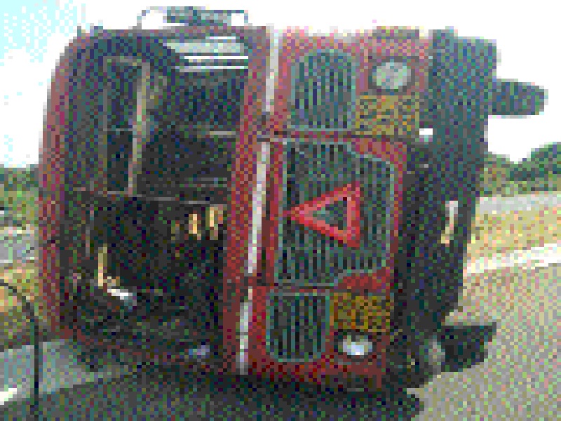 Bus-car accidents; 12 passengers injured | बस-कार अपघात; १२ प्रवासी जखमी