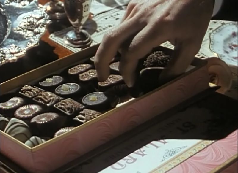 Chocolate on top, MD below; New techniques of drug mafia | वर चॉकलेट, खाली एमडी; ड्रग्ज माफियांचे नवे तंत्र