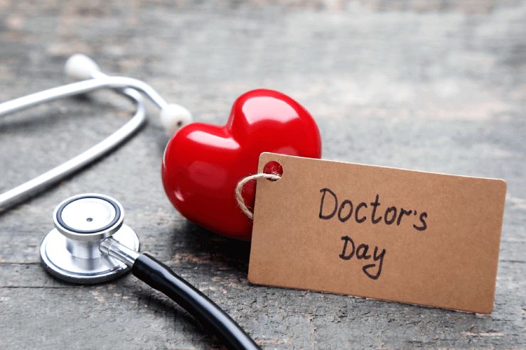 World Doctors Day; War with our invisible enemy ... | World Doctor's Day; युद्ध आमचे न दिसणाऱ्या शत्रूशी...